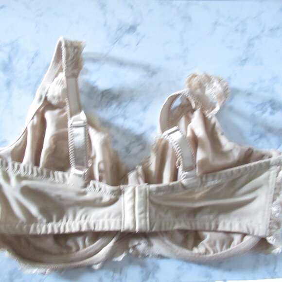 Olga Bra 42DD Beige Lace Lined Underwire 35123 - Picture 3 of 3